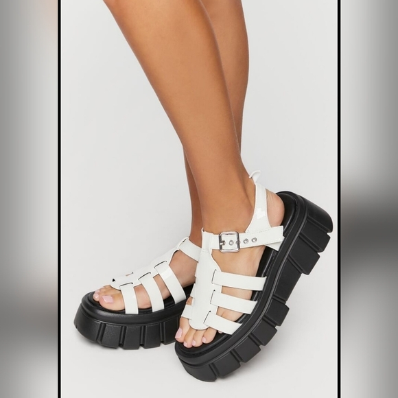 Forever 21 Faux Patent Leather Caged Lug-Sole Sandals NWT Sz 8.5 - Picture 1 of 6